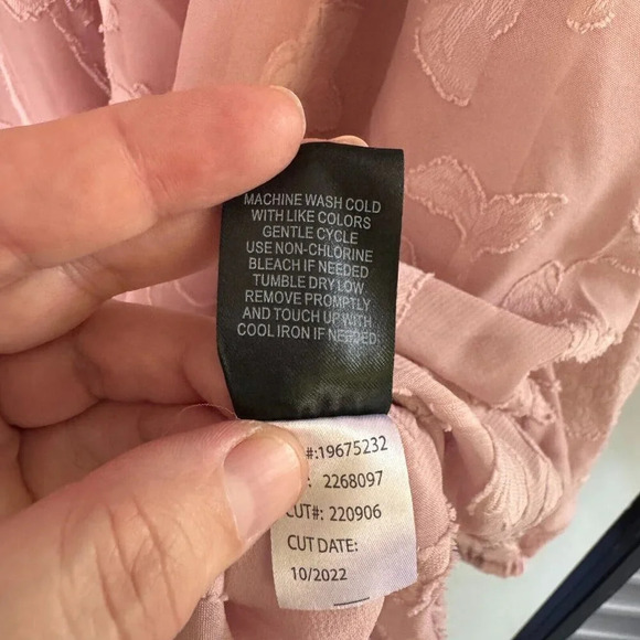 Torrid ladies flowy blouse in a dusty pink shade with floral pattern. Size 3X - Picture 3 of 5